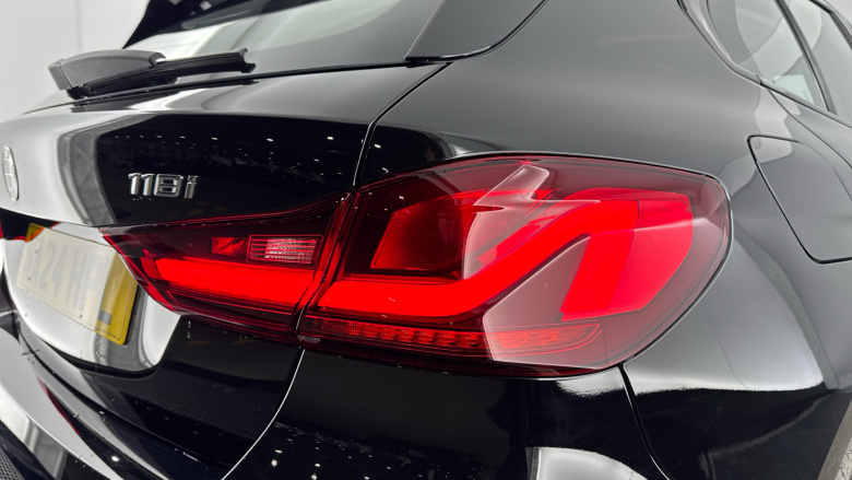 BMW 1 Series 118i Sport 5dr Step Auto Petrol Hatchback